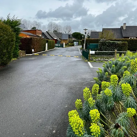 Agreable Chalet Dans Un Site Protege Avec Terrasse, Piscine Et Tennis Cabourg