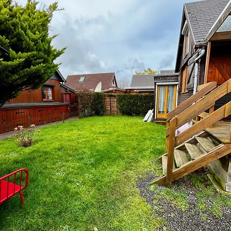Agreable Chalet Dans Un Site Protege Avec Terrasse, Piscine Et Tennis * Cabourg