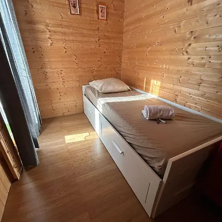 Agreable Chalet Dans Un Site Protege Avec Terrasse, Piscine Et Tennis Horská chata *