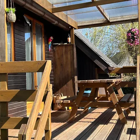 Agreable Chalet Dans Un Site Protege Avec Terrasse, Piscine Et Tennis *